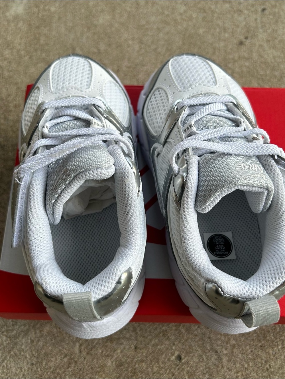 Nike Kids' V5 RNR Shoe Size 10c New NIB Girls Toddler Slvr White Retro - Picture 3 of 4